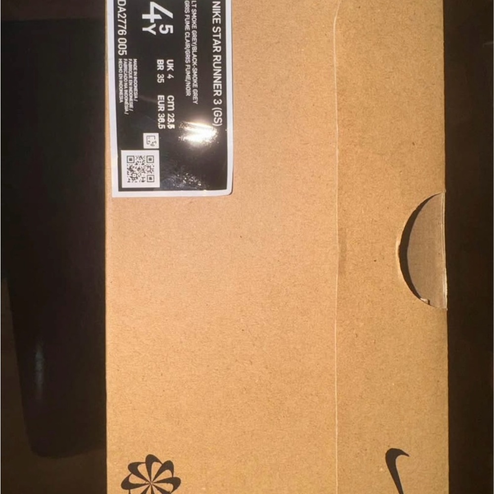 Nike Athletic Shoes in Gray and White - Picture 3 of 4